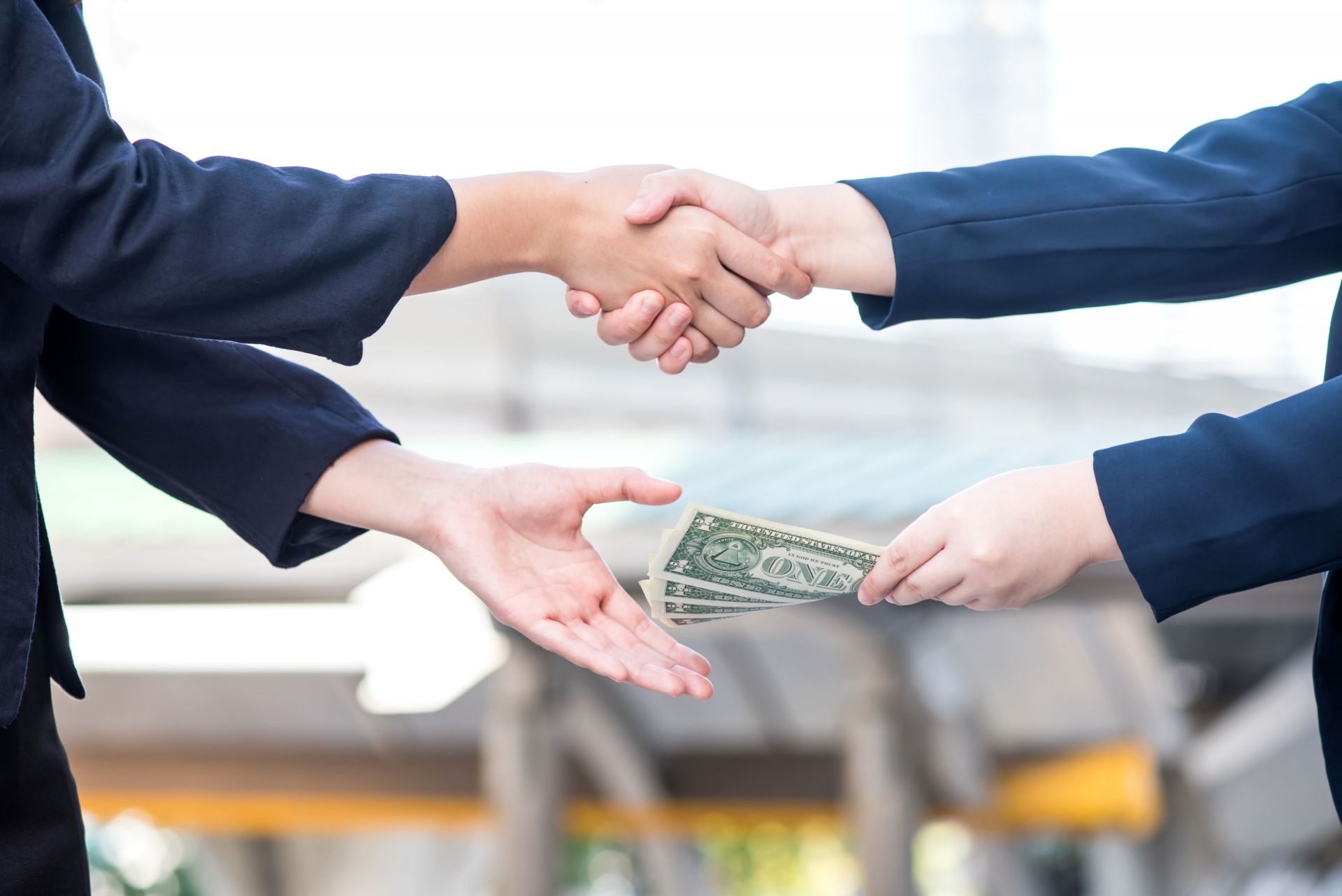 使用鳳山當舖的優點和風險是什麼?